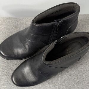 Clark’s, ladies Black Leather Ankle Boots